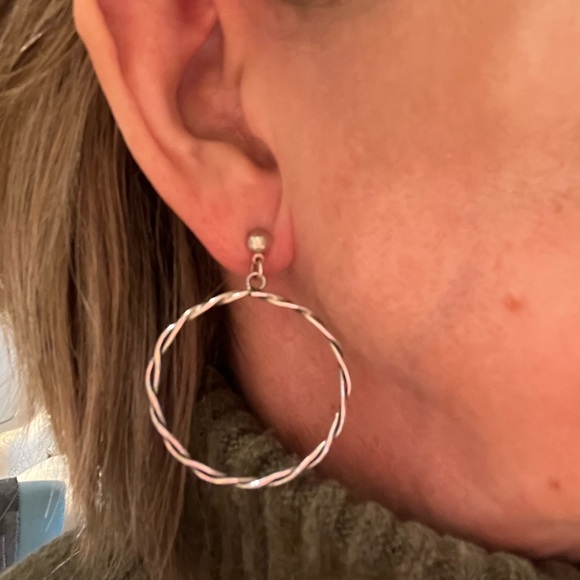 Silver twist hoop earrings - Picture 2 of 4